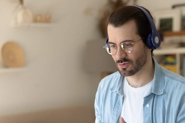 Student learning English